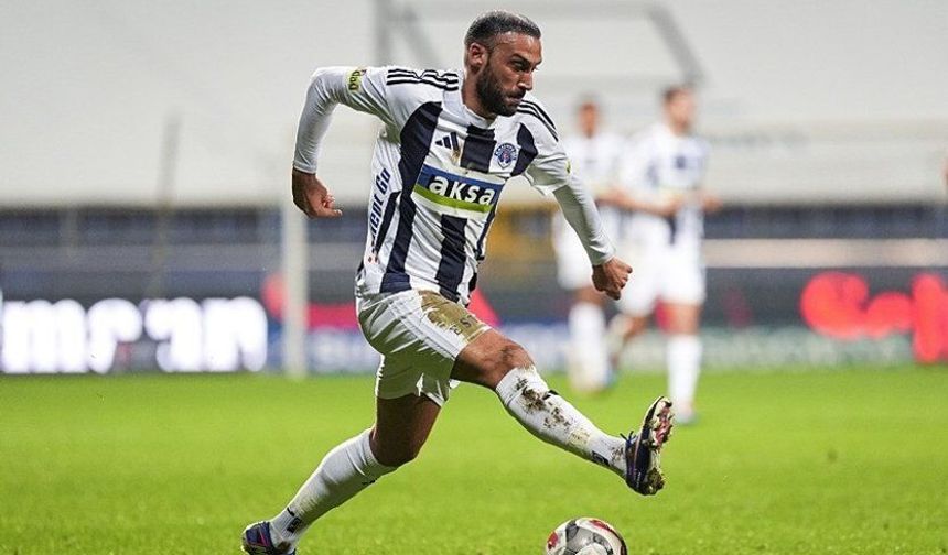 Kadıköy'de Cenk Tosun'a ıslıklı tepki!