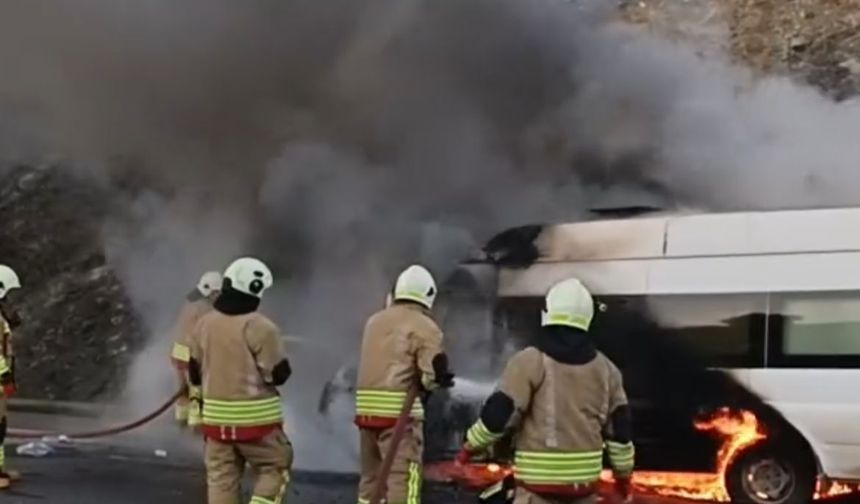 Seyir Halindeki Araç Alev Aldı