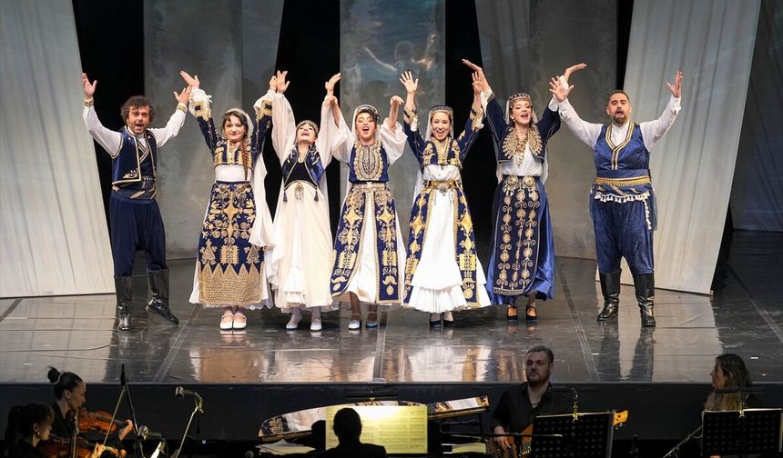 Antalya Devlet Opera ve Balesi 'Nefes' müzikalinin prömiyerini yaptı
