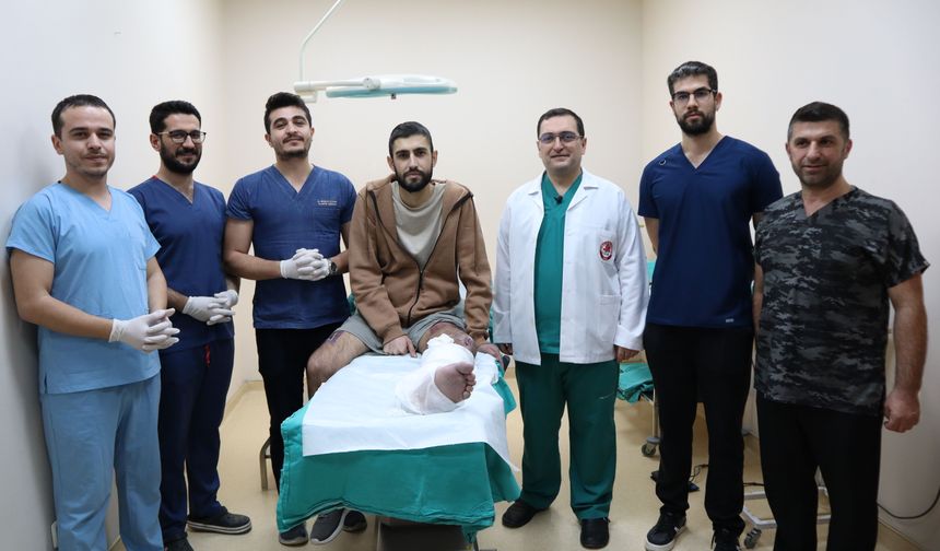 Isparta'da trafik kazasında yaralanan kişinin kopan bacağı yerine dikildi