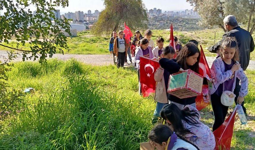 Mersin'de çocuklar doğaya kuş yuvaları bıraktı