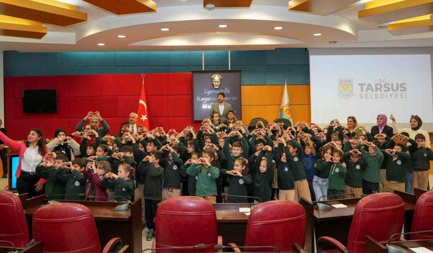 Tarsuslu minikler yerel yönetimleri yerinde öğrendi