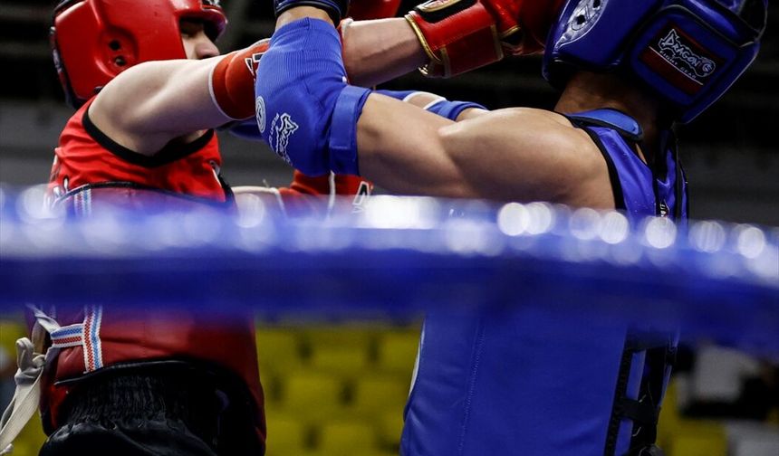 Celal Er 23 Yaş Altı ve Elit Büyükler Türkiye Muaythai Şampiyonası Mersin'de sürüyor