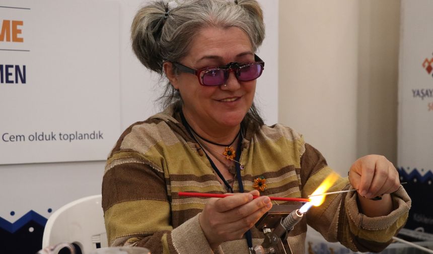 Doktorunun 'Bir hobi edin' tavsiyesiyle başladığı cam işleme sanatı mesleği oldu