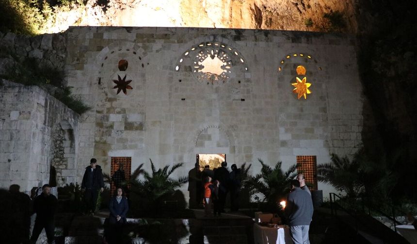 Hatay'da St. Pierre Kilisesi'nde Paskalya ayini düzenlendi