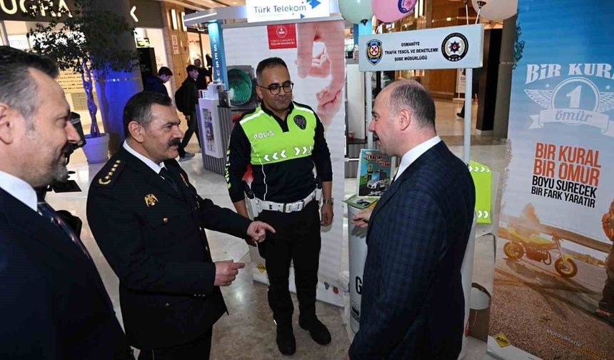 Osmaniye'de Polis Haftası'nda emniyetten bilgilendirme standı