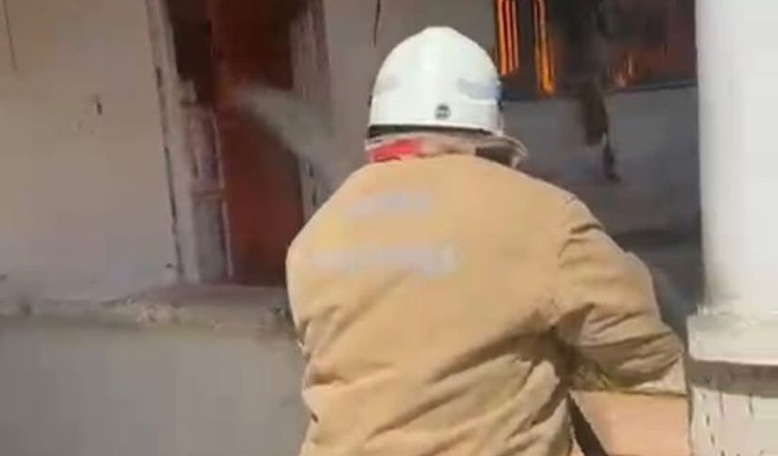 Reyhanlı'da müstakil ev alevlere teslim oldu