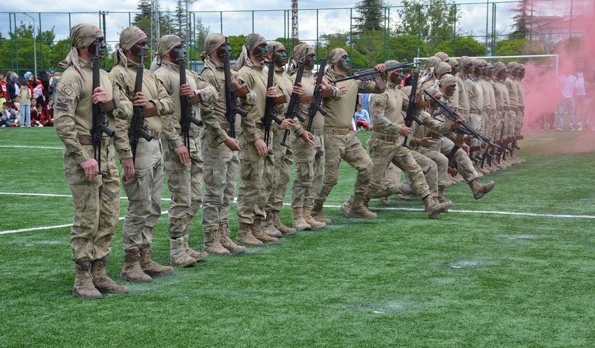 Afşin’de Komandoların Gösterisi Büyük Alkış Aldı