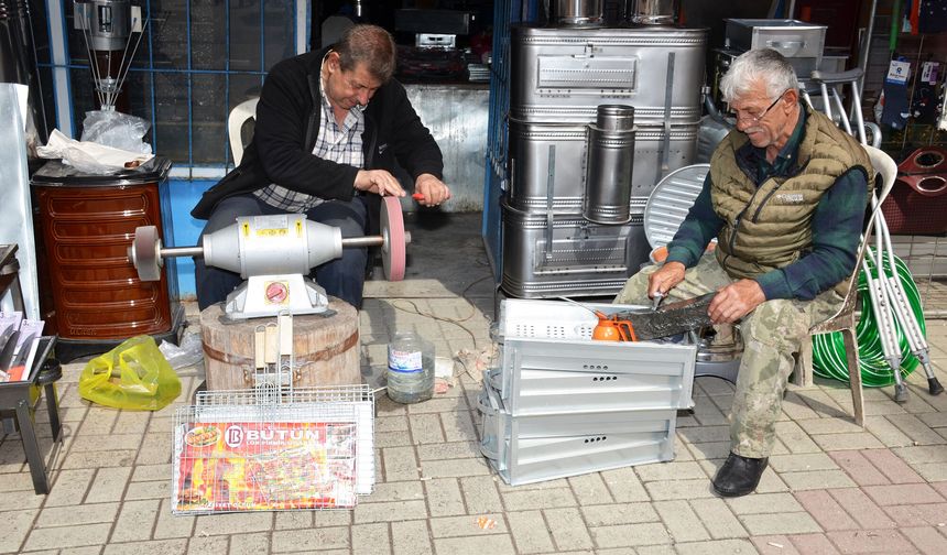 Afşin’de Kurban Bayramı Öncesi Bıçak Bileme Mesaisi Arttı