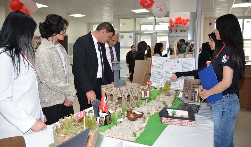 Eshab-ı Kehf Anadolu Lisesi’nde TÜBİTAK Bilim Fuarı Açıldı