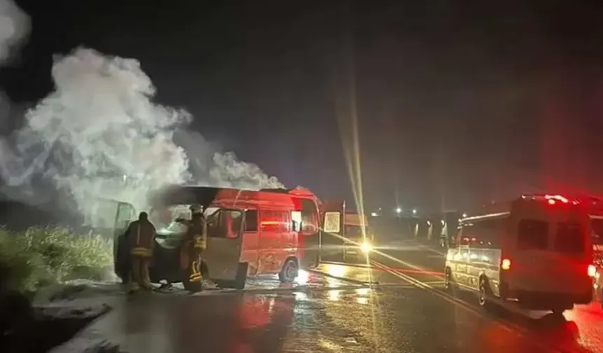 Feci Kaza: Servis Aracı Alev Aldı, Otomobil Şarampole Uçtu
