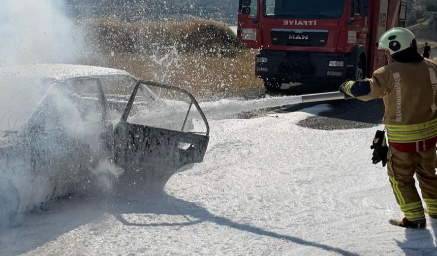 Alevlere Teslim Olan Araca İtfaiye Müdahale Etti