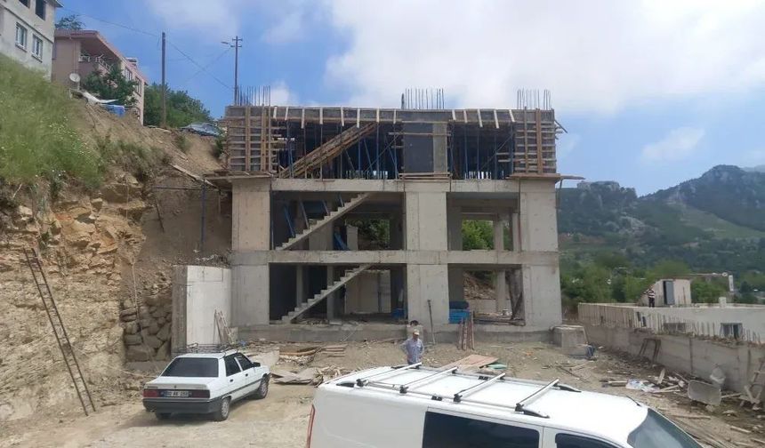 İnşaattan Düşen İşçi Ağır Yaralandı