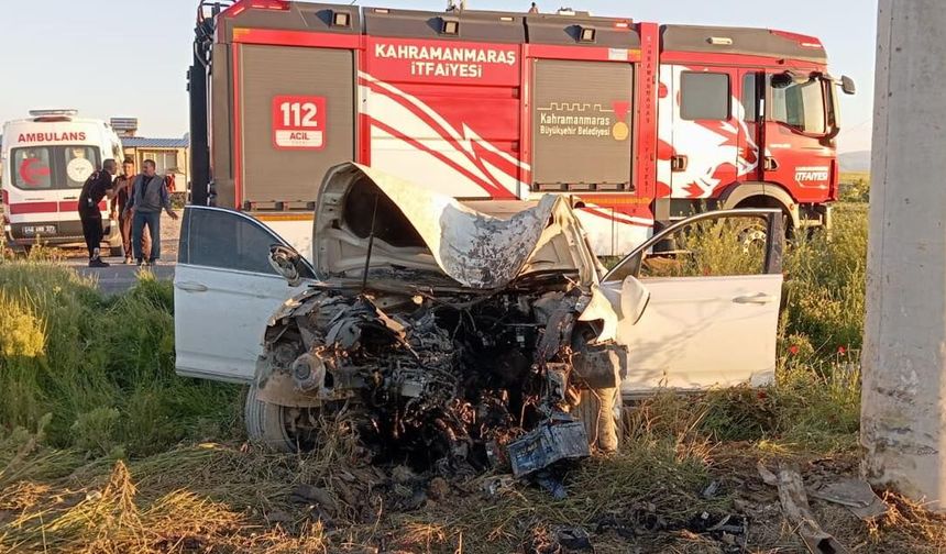 Kontrolden Çıkan Otomobil Elektrik Direğine Çarptı: 1 Yaralı