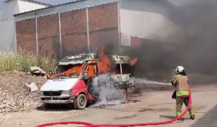 Minibüs Alevlere Teslim Oldu