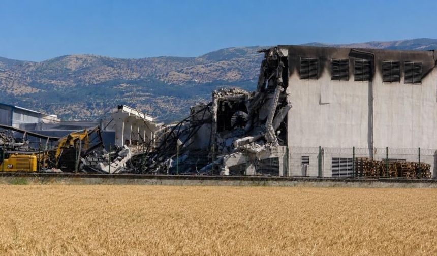 Tekstil Fabrikasında Alevler Saatlerce Sürdü: Sabah Görüntüsü Yıkımı Ortaya Çıkardı