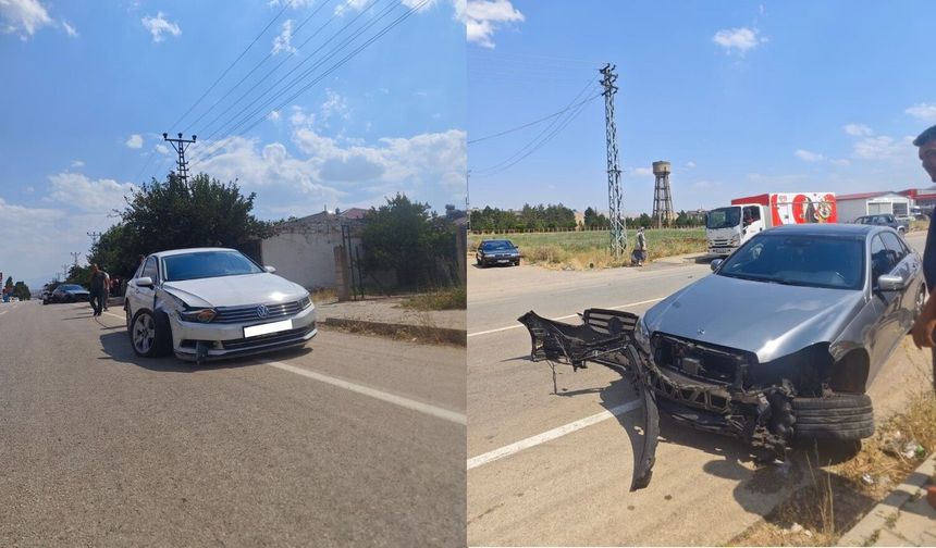 Afşin'de İki Otomobil Çarpıştı