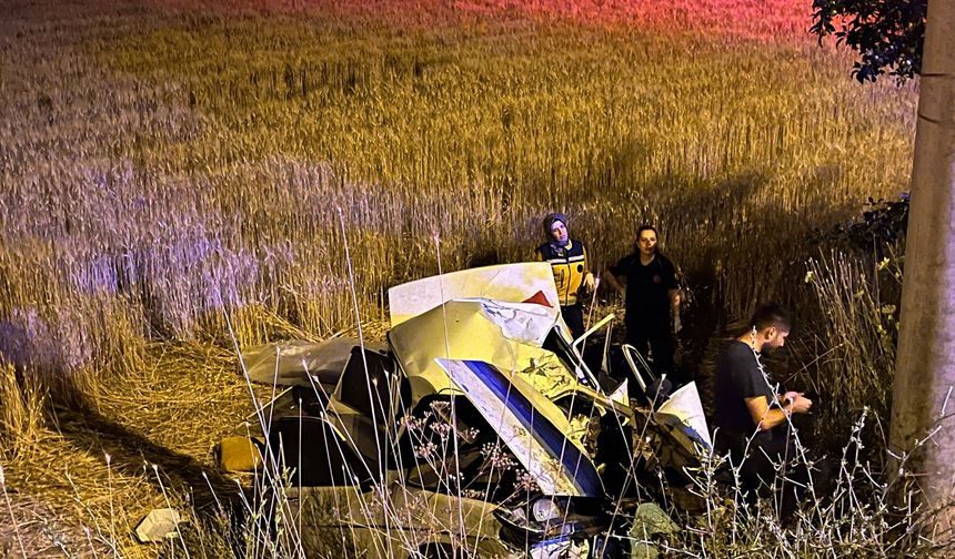 Feci Kaza: Elektrik Direğine Çarpan Otomobilin Sürücüsü Hayatını Kaybetti