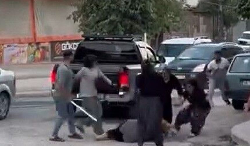 Kadınlar Arasında Sopalı Kavga: 2 Yaralı