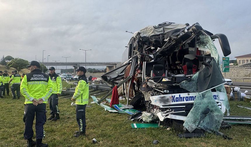Kahramanmaraş Plakalı Yolcu Otobüsü Bolu'da Kaza Yaptı: 5'i Ağır 15 Yaralı