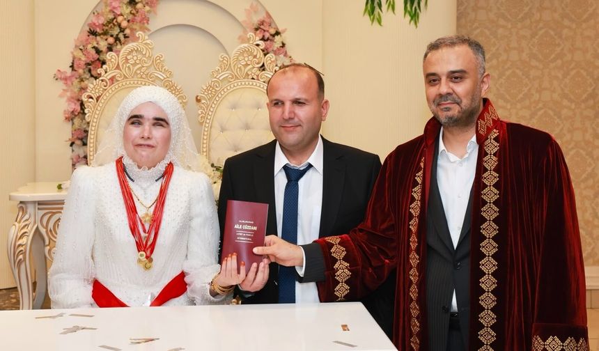 Kahramanmaraş’ta Anlamlı Nikah: Görme Engelli Çift Dünyaevine Girdi