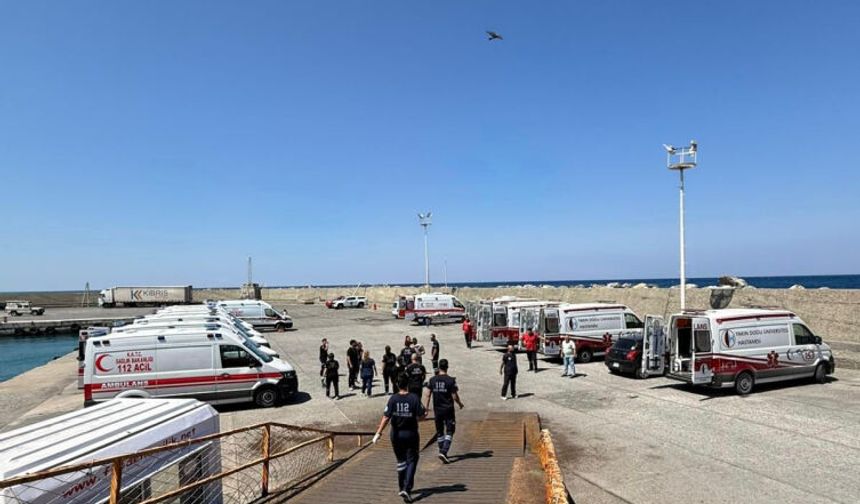 270 Kişiyi Taşıyordu! Girne Açıklarında Yolcu Gemisi Alabora Oldu