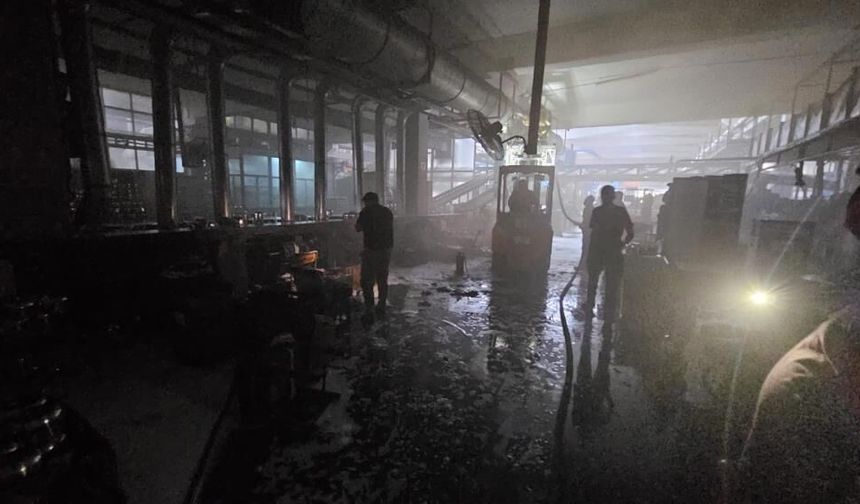 Mutfak Eşyası Üreten Fabrikada Yangın Paniği