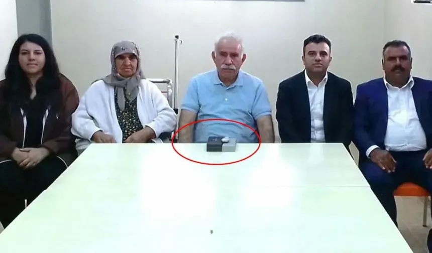 Öcalan'ın Masasındaki Kutuların Sırrı Ortaya Çıktı