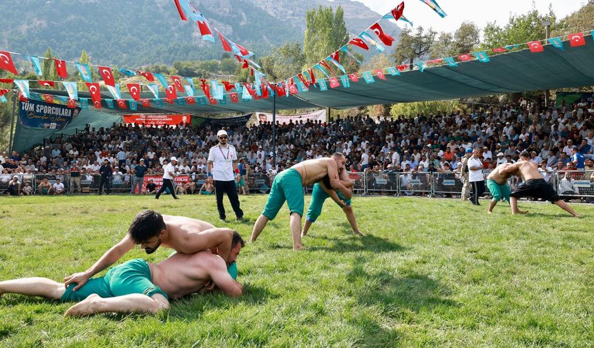 20 Yıl Sonra Kertmen’de Kurulan Er Meydanının Başpehlivanları Belli Oldu