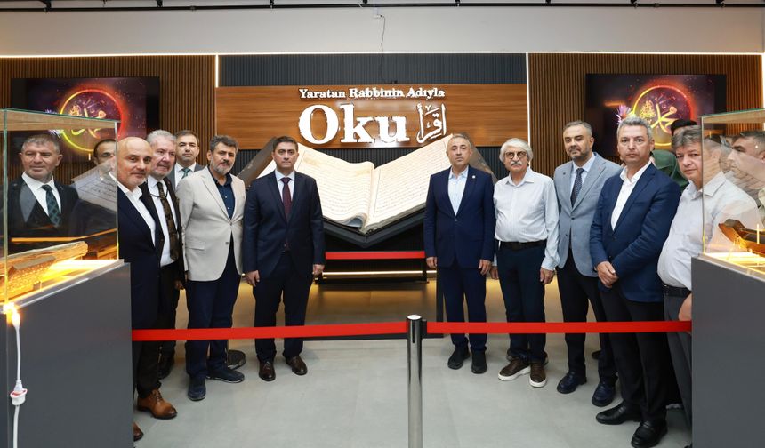 Kâbe Örtüleri ve Mukaddes Emanetler Ziyarete Açıldı