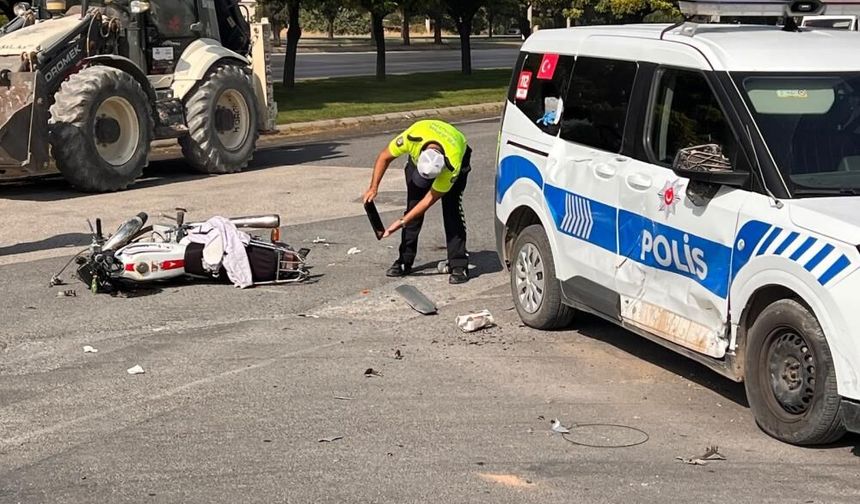 Polis Aracı ile Motosiklet Çarpıştı: 2 Yaralı
