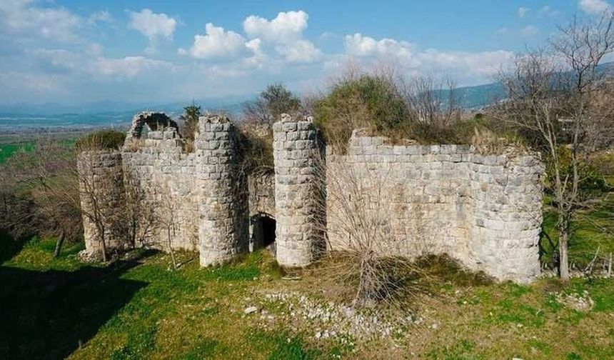 980 Rakımlı Tarihi Hazine: Anacık Kalesi