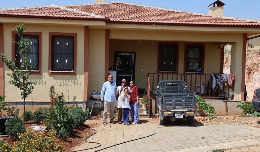 Depremzede Aile Yeni Köy Evinde Hayata Yeniden Tutundu