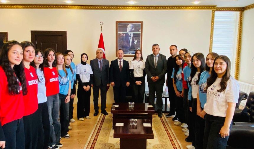 Şampiyon Voleybol Takımından Afşinspor’a Büyük Destek