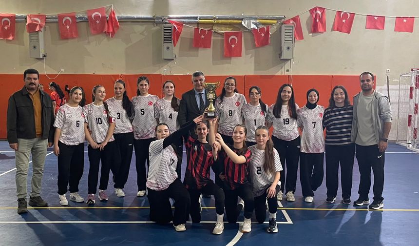 Afşin Anadolu Lisesi Voleybolda İlçe Şampiyonu Oldu