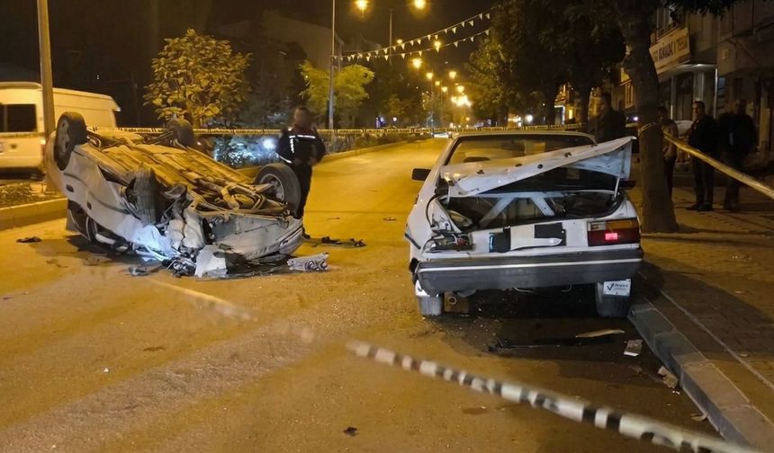 Ağacı Devirdi, Park Halindeki Araca Çarptı, Takla Attı!