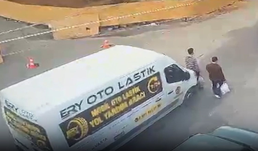 Kontrolden Çıkan Minibüs Doktora Çarptı! Ağır Yaralandı