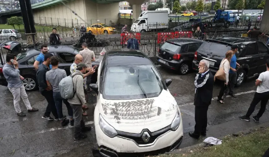 Kaskosu Yok, Trafik Sigortası Var! Sel Hasarını Kim Karşılayacak?