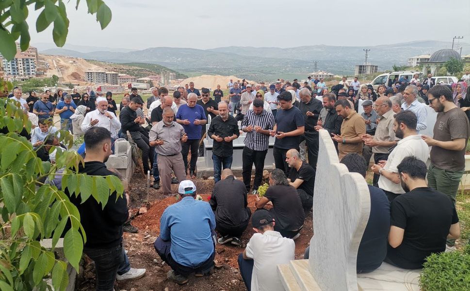 Kahramanmaraş’ta mezar yanlışlıkla açıldı! Depremde kaybolan kadın bulundu!