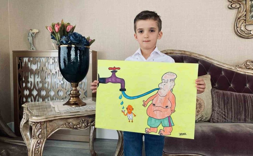 Kahramanmaraş’ta 7 yaşındaki minik karikatürist il birincisi oldu