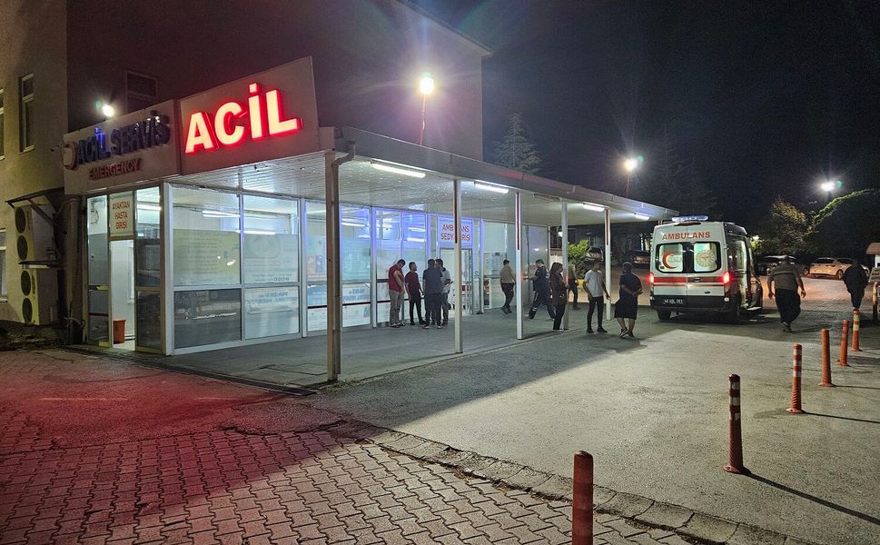 Afşin’de Vücuduna Demir Saplanan İşçinin Tedavisi Sürüyor