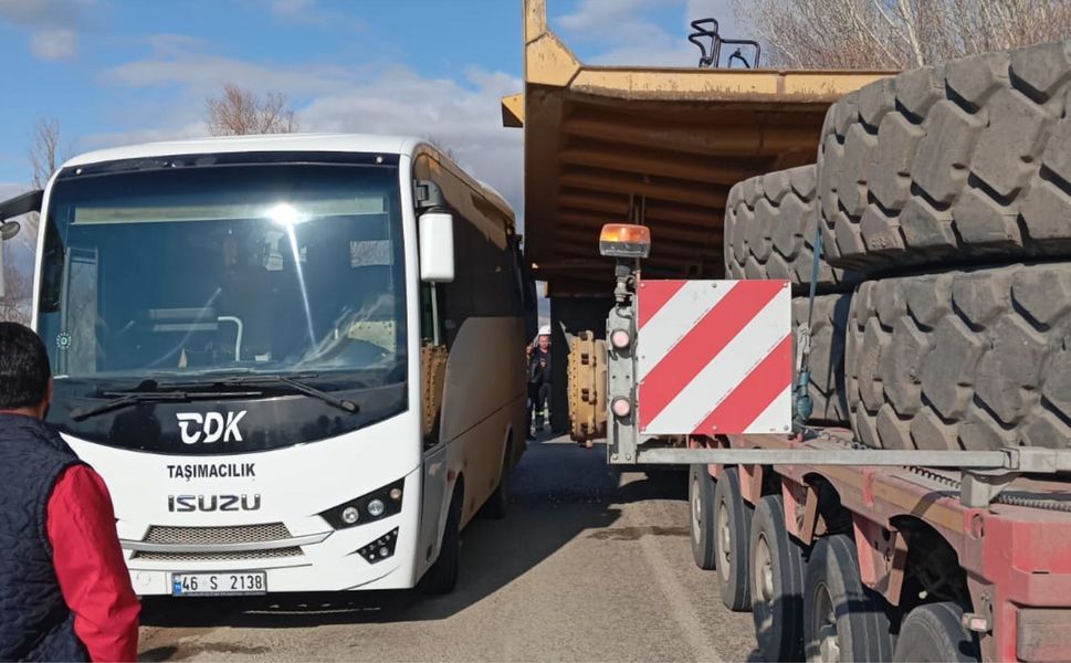 Afşin’de İşçi Servisi Kaza Yaptı