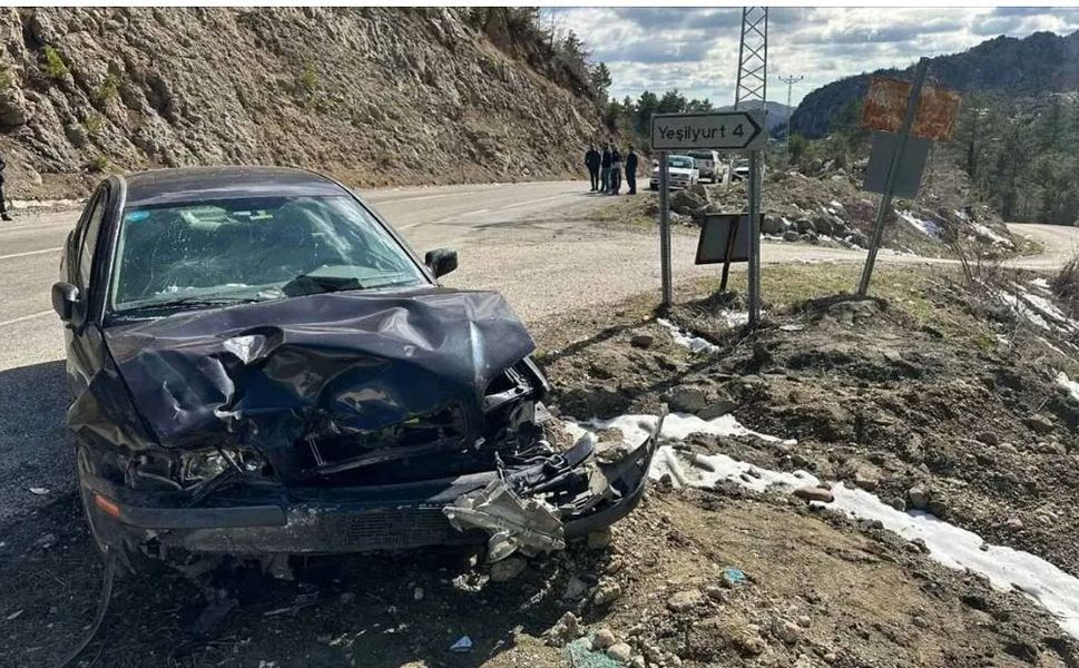 İki Otomobil Çarpıştı: 2 yaralı