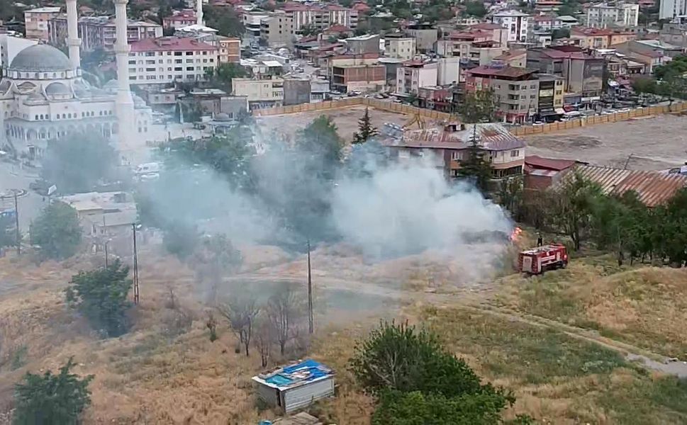 Afşin Kalesi’nde Yangın Çıktı