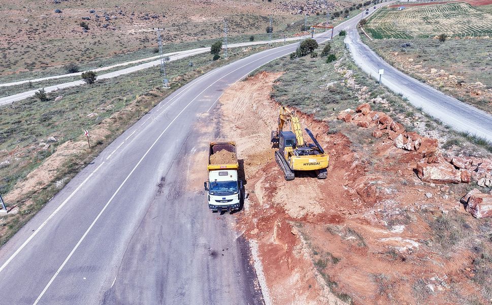 Büyükşehir, Afşin Kırsalında Daha Konforlu Ulaşım İçin Sahada