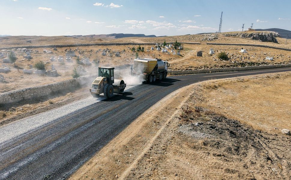 Afşin Oğlakkaya’nın Yolu Büyükşehir’le Yenilendi