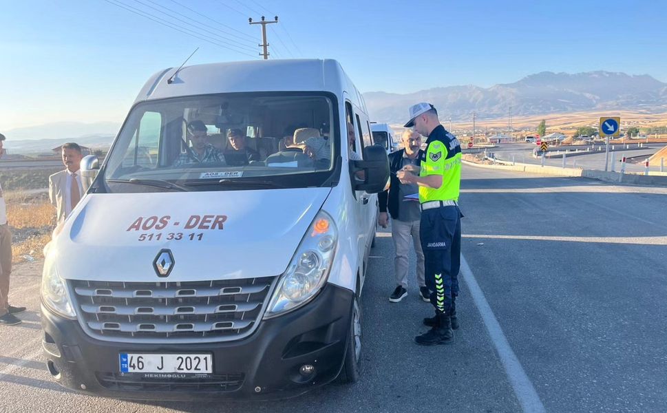 Afşin’de Okul Servis Araçlarına Trafik Denetimi Yapıldı
