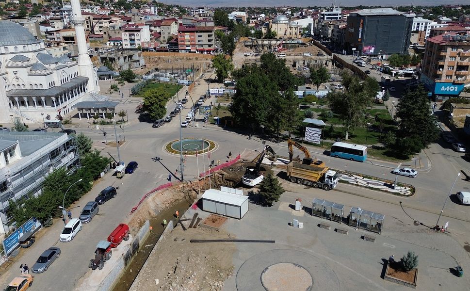 Afşin’de Taşkın Koruma Çalışmaları Nedeniyle Yol Kapatıldı