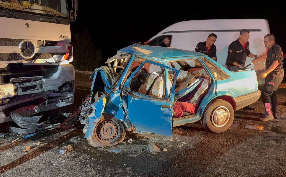 Afşin’de Tır ile Otomobilin Çarpıştığı Kazada 3 Kişi Öldü