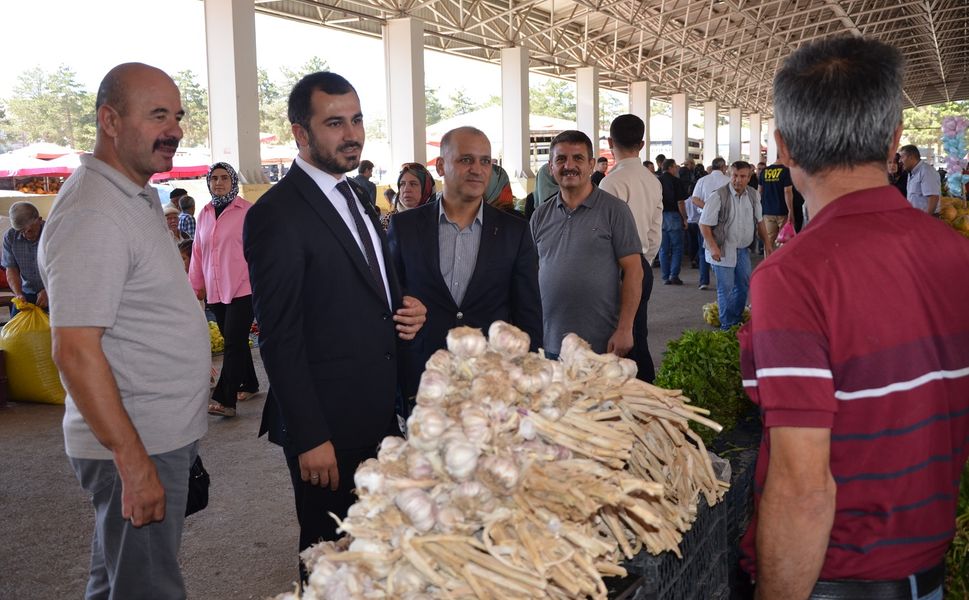 Anahtar Parti İlçe Başkanı Alperen Kır, Pazar Yerinde Esnafla Buluştu